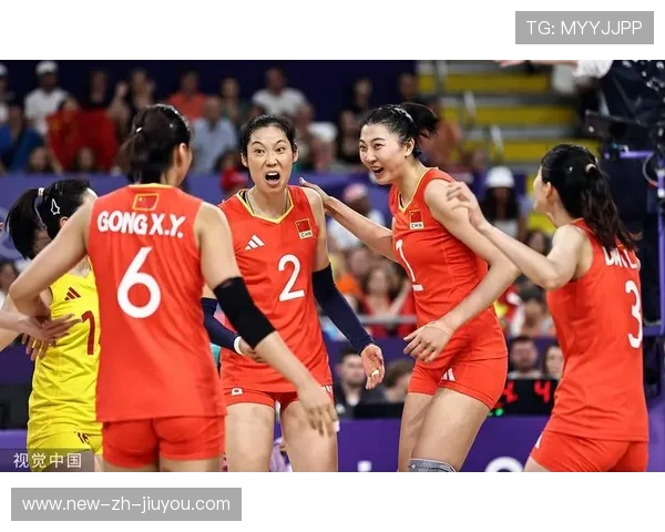女排重扣直接砸翻对方队形：激情瞬间燃爆赛场